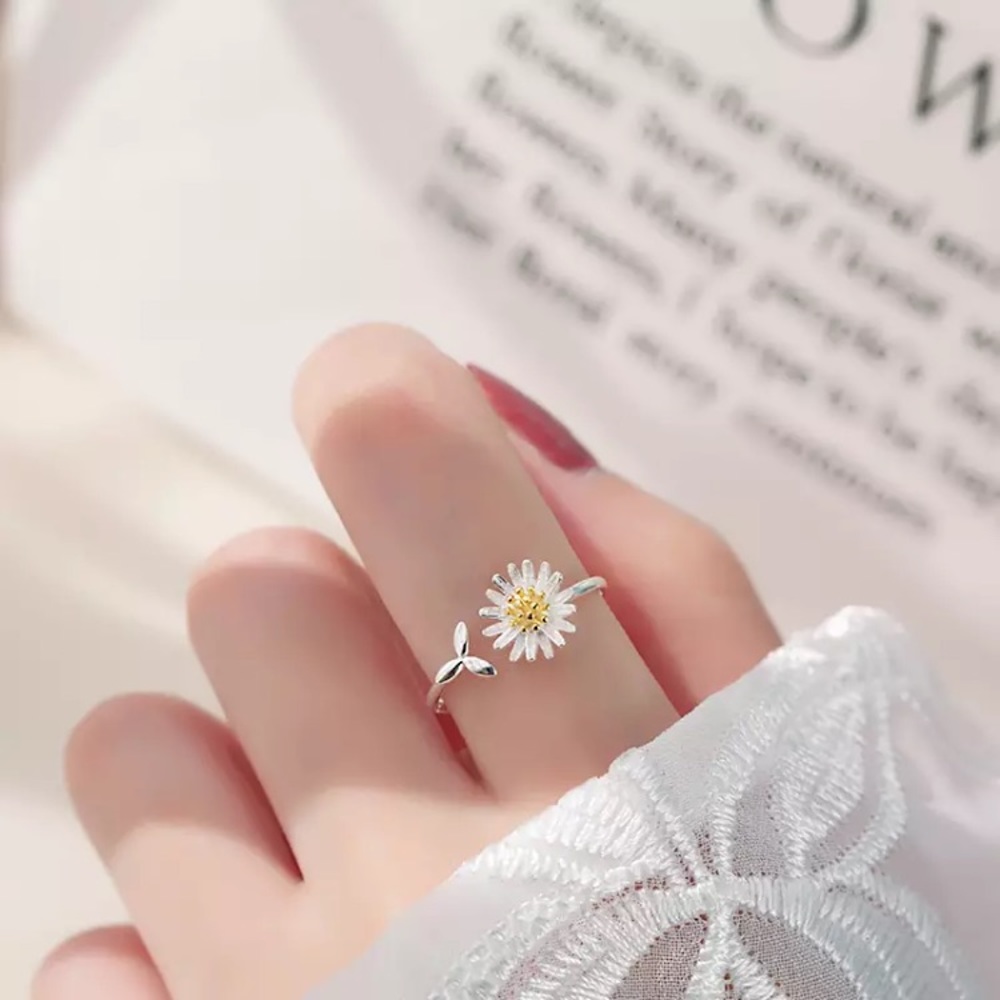 “A Good Day” Dainty Minimalist Floral Daisy Ring - Picture 8 of 8